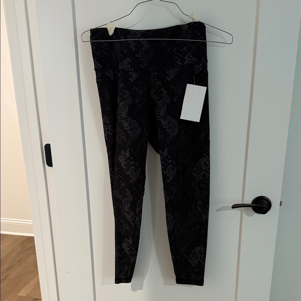 Old Navy Black Patterned Leggings